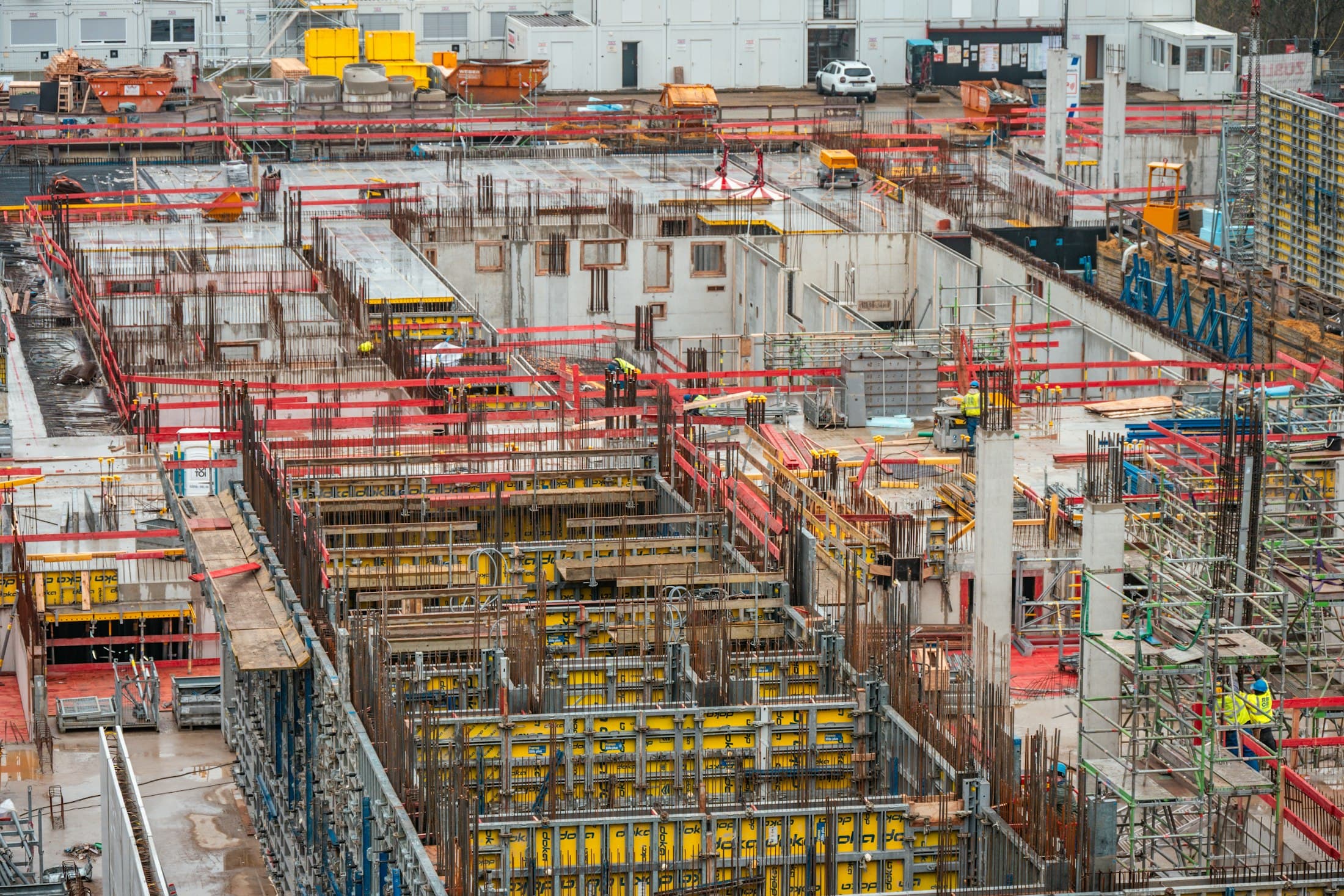Structural framework reflecting engineering and construction heritage